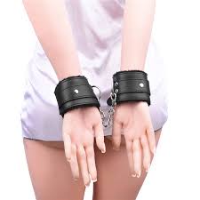 Còng Tay Tình Yêu BDSM Điều Chỉnh Được - Da PU Lót Lông Sang Trọng - Đồ Chơi Người Lớn